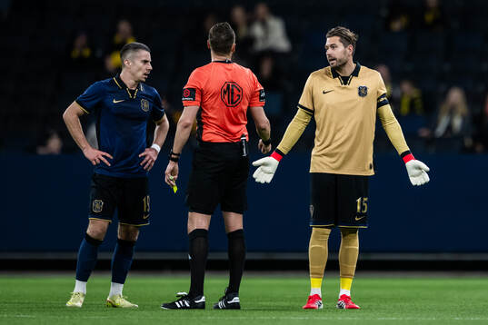 AIKs Dino Besirovic och målvakt Kristoffer Nordfeldt i en