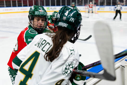 Frölundas Andrea Dalen och Färjestads Karley Garcia