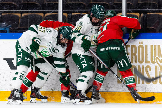 Färjestads Michelle Löwenhielm och Alexie Guay mot