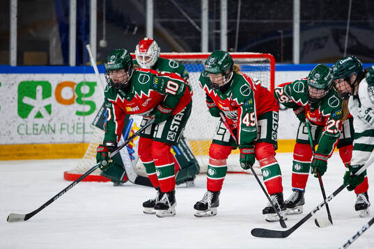 Frölundas Emilia Vesa, Paula Bergström och Felizia