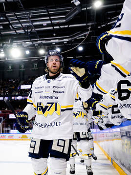 HV71s Mattias Tedenby jublar