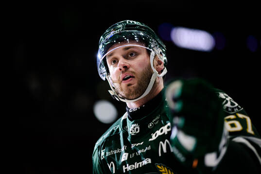 Färjestads Radim Zohorna jublar