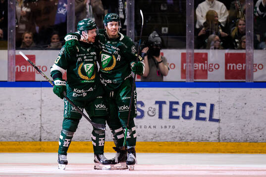 Färjestads Joel Kellman och Joakim Nygård jublar