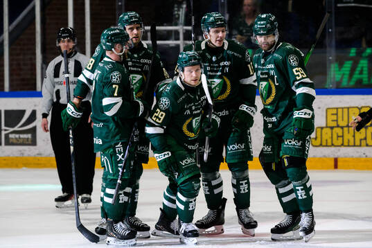 Färjestads Oskar Steen jublar