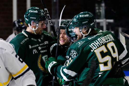 Färjestads Oskar Steen jublar