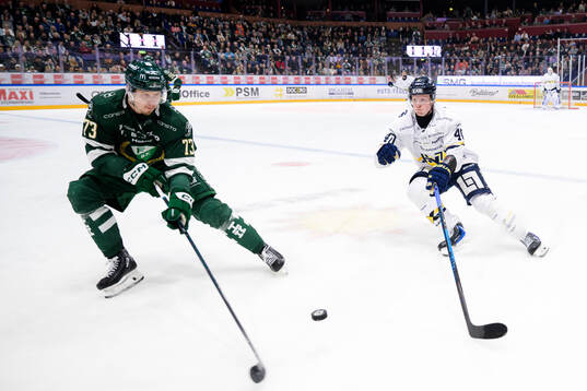 Färjestads Adam Ollas Mattsson och HV71s Oskar