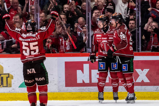 Örebros David Quenneville och Patrik Karlkvist jublar vid