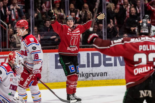 Örebros Noah Steen jublar