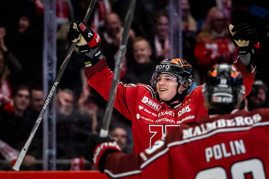 Örebros Noah Steen jublar