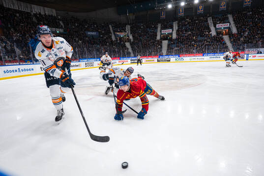 Växjös Brogan Rafferty och Djurgårdens Victor Eklund