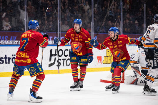 Djurgårdens Håvard Salsten jublar med Joseph Snively och