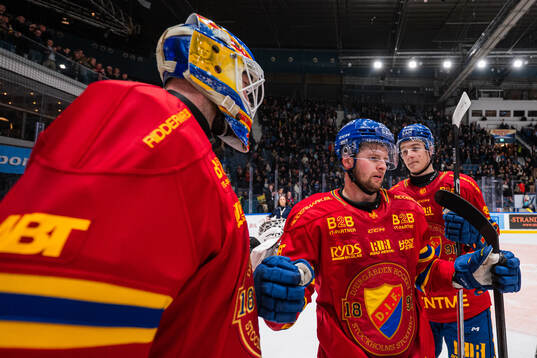 Djurgårdens målvakt Magnus Hellberg och Mathias Emilio
