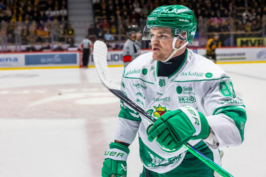 Rögles Karson Kuhlman jublar