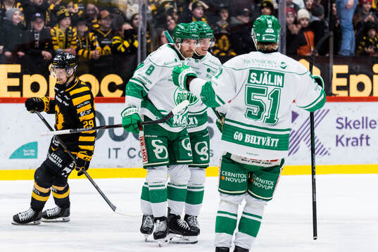 Rögles Linus Sandin jublar