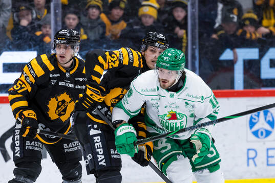 Skellefteås Emil Djuse och Jonathan Johnson mot Rögles