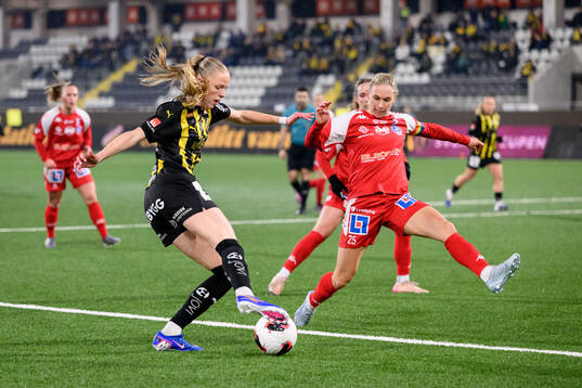 Häckens Thelma Pálmadottir och Linköpings Jonna Andersson