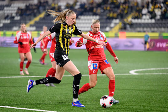 Häckens Thelma Pálmadottir och Linköpings Jonna Andersson