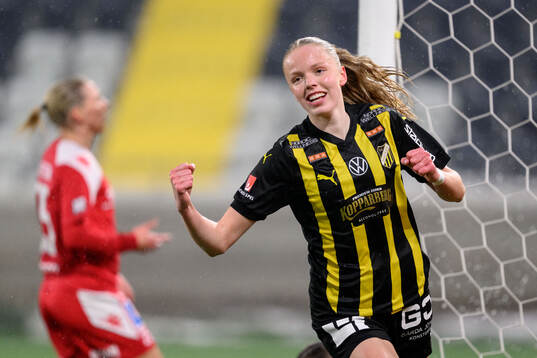 Häckens Thelma Pálmadottir jublar