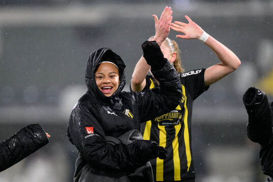 Häckens Felicia Schröder jublar