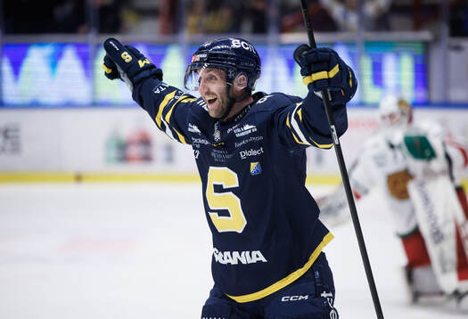 Södertäljes Sebastian Dyk jublar