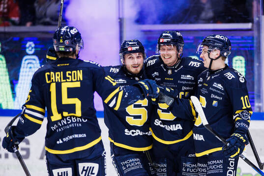 Södertäljes Patrik Zackrisson (m) jublar med Albin