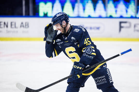 Södertäljes Sebastian Dyk jublar