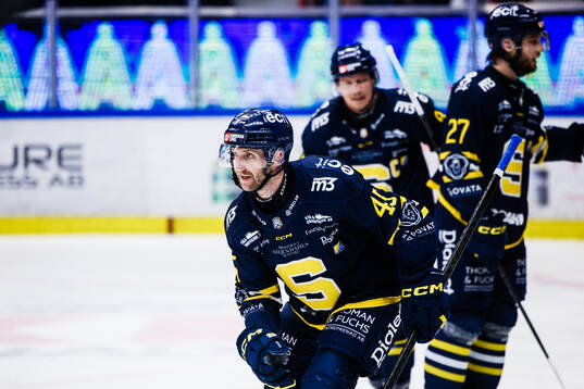 Södertäljes Sebastian Dyk jublar