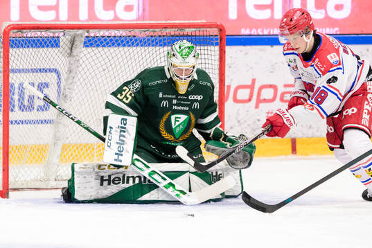 Färjestads målvakt Melker Thelin och Timrås Eddie Genborg