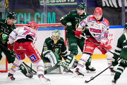 Färjestads Adam Ollas Mattsson, målvakt Melker Thelin,