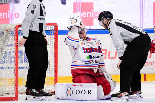 Timrås målvakt Jacob Johansson har ont