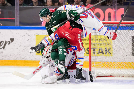 Timrås målvakt Jacob Johansson och Per Svensson och