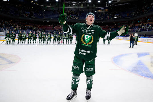 Färjestads Jack Berglund jublar