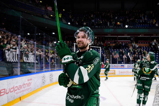 Färjestads Linus Johansson jublar