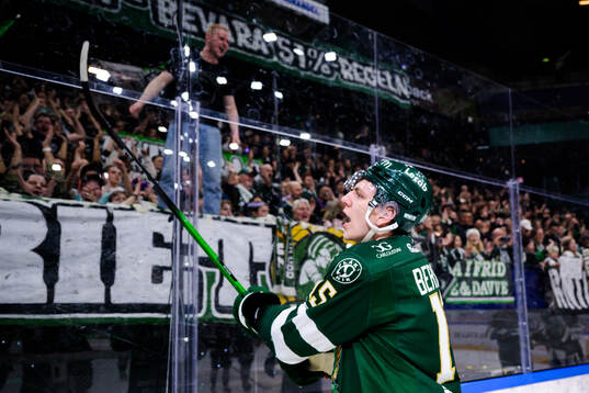 Färjestads Jack Berglund jublar