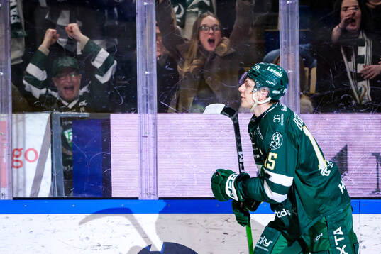 Färjestads Jack Berglund jublar