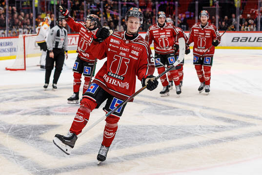 Örebros Patrik Puistola jublar