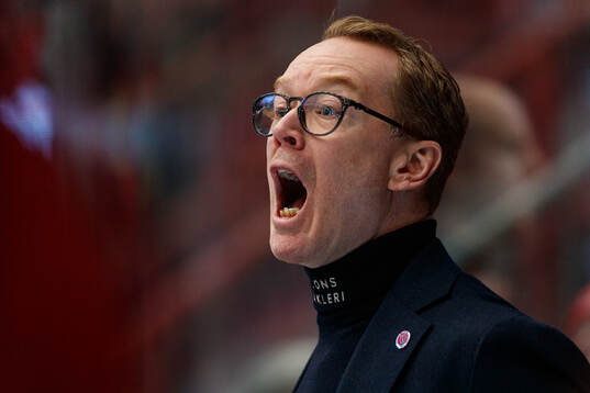 Örebros tränare Niklas Eriksson jublar