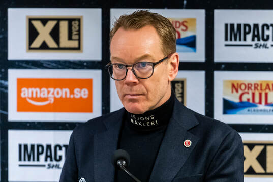 Örebros tränare Niklas Eriksson på presskonfaransen
