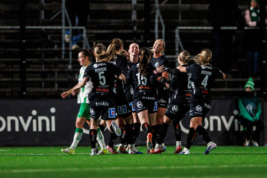 Växjö DFFs Saga Swedman jublar