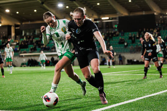 Hammarbys Sofia Reidy och Växjö DFFs Saga Swedman