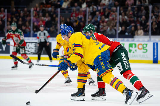 Djurgårdens Hugo Blixt och Frölundas Jacob Peterson