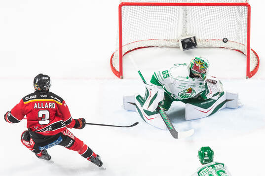 Luleås Frederic Allard gör 2-1 bakom Rögles målvakt