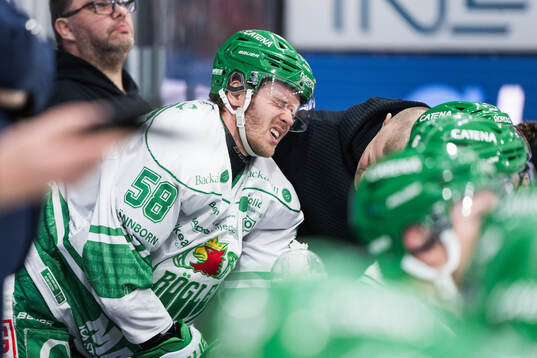 Rögles Filip Johansson har ont