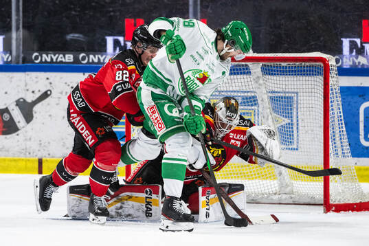 Luleås Otto Leskinen, målvakt Joel Lassinantti och