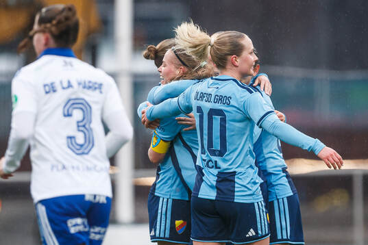 Djurgårdens Therese Åsland jublar