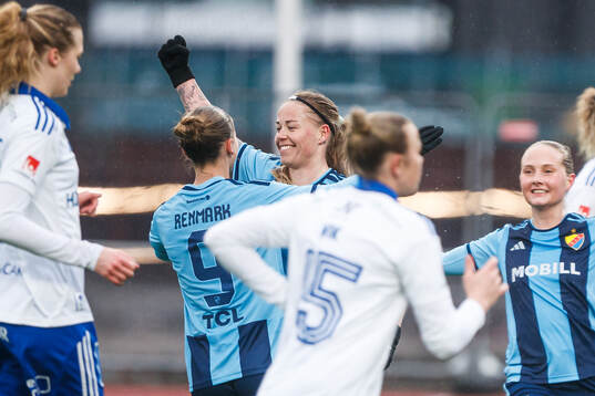 Djurgårdens Therese Åsland jublar