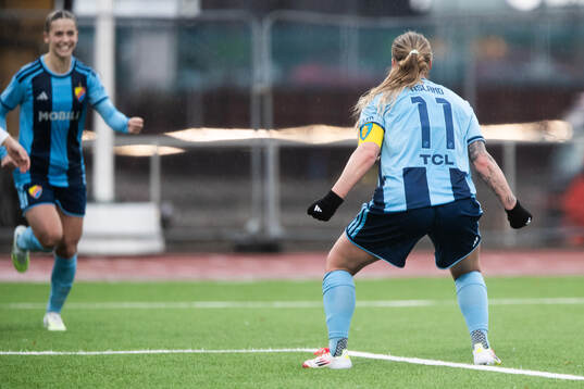 Djurgårdens Therese Åsland jublar