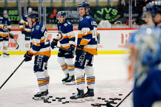 Växjös Dennis Rasmussen innan ishockeymatchen i SHL