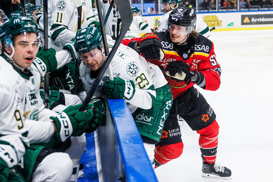 Färjestads Oskar Steen och Luleås Markus Nurmi