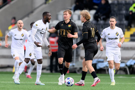 AIKs Ibrahim Cisse och GAIS Rasmus Niklasson Petrovic